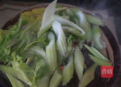 西芹拌桃仁的做法图解4