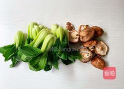 香菇炒油菜的做法图解1