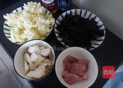 花菜木耳炒肉片的做法图解1