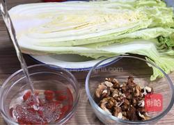 枸杞核桃炝白菜的做法图解1