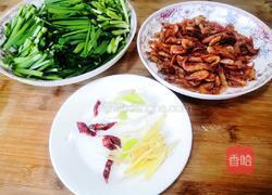 韭菜炒河虾的做法图解1