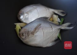 不加一滴油的干烧鲳鱼的做法图解4