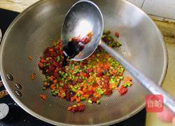 酱油炒饭的做法图解4