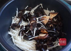  清炒什锦菌菇的做法图解5
