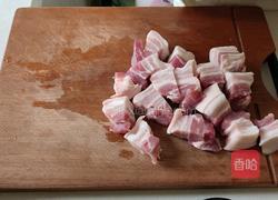 五花肉烧蛋的做法图解1