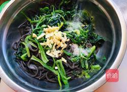 凉拌蕨根粉的做法图解3