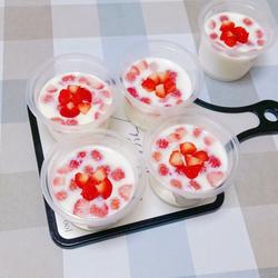 草莓奶冻杯的做法[图]