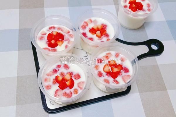 草莓奶冻杯