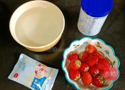 草莓奶冻杯的做法图解1