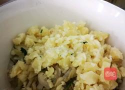 土豆酸菜馅饺子的做法图解4