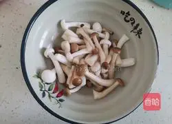 Illustration of how to make tomato mushroom and tofu soup 3