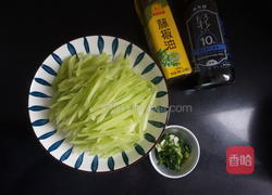  清炒莴笋丝的做法图解1