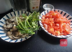 菌菇番茄减脂汤的做法图解1