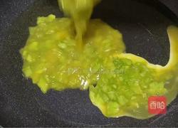 鸡蛋炒苦瓜碎的做法图解7