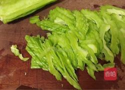 苦瓜炒蛋的做法图解2