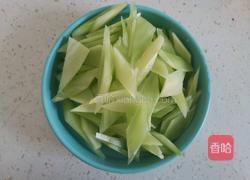 白玉菇炒莴笋的做法图解2