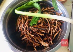 红烧肉焖菜树菇的做法图解2