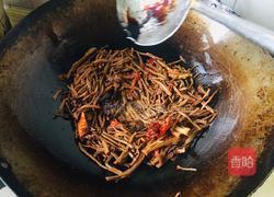 红烧肉焖菜树菇的做法图解8