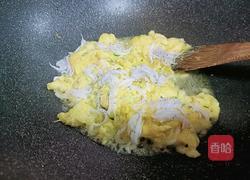 银鱼炒蛋的做法图解6