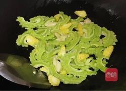 玉米笋炒苦瓜的做法图解6