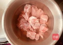 砂锅排骨汤的做法图解1