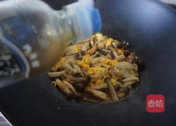 蟹味菇炒鸡蛋的做法图解7
