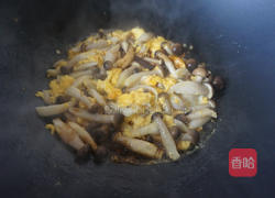 蟹味菇炒鸡蛋的做法图解8