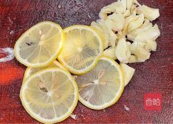 凉拌鱿鱼花的做法图解1