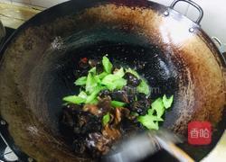 木耳西芹炒过油肉的做法图解9