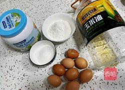 少油纸模中空戚风蛋糕的做法图解1