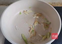 香菇鸡丁米线的做法图解6