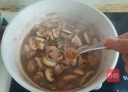 香菇鸡丁米线的做法图解11