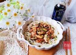 香菇鸡丁米线的做法图解13