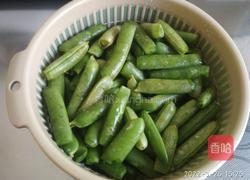 水煮碗豆的做法图解1