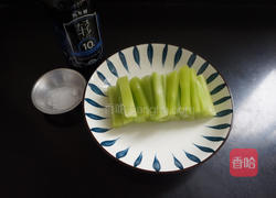 凉拌莴笋的做法图解1