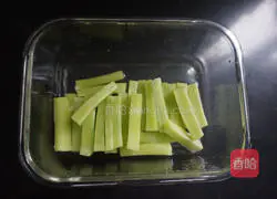 Illustration of how to make cold lettuce 5