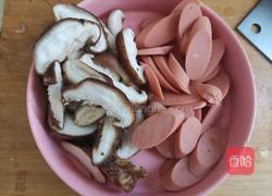 火腿炒意面的做法图解2