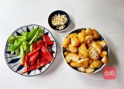 辣椒炒豆泡的做法图解2