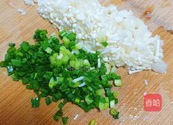 金针菇蛋饼的做法图解1