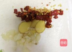 五花肉炒金竹笋的做法图解2