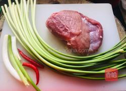 蒜苔生炒肉丝的做法图解1