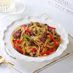 牛肉炒意面的做法[图]