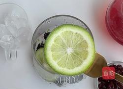 桑葚蔓越莓果汁饮的做法图解3