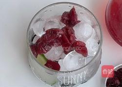 桑葚蔓越莓果汁饮的做法图解5