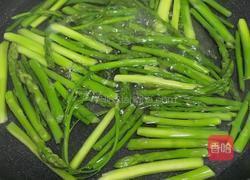 鸡蛋炒芦笋尖的做法图解2