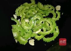 鸡蛋苦瓜的做法图解5