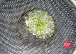芦笋胡萝卜炒虾仁的做法图解6