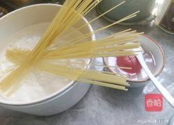 番茄生菜意面的做法图解2