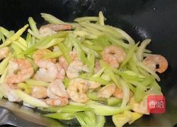 虾仁炒西芹的做法图解8