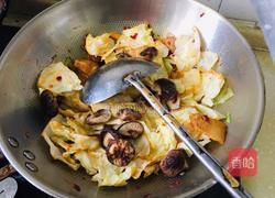 莲花白回锅肉的做法图解7